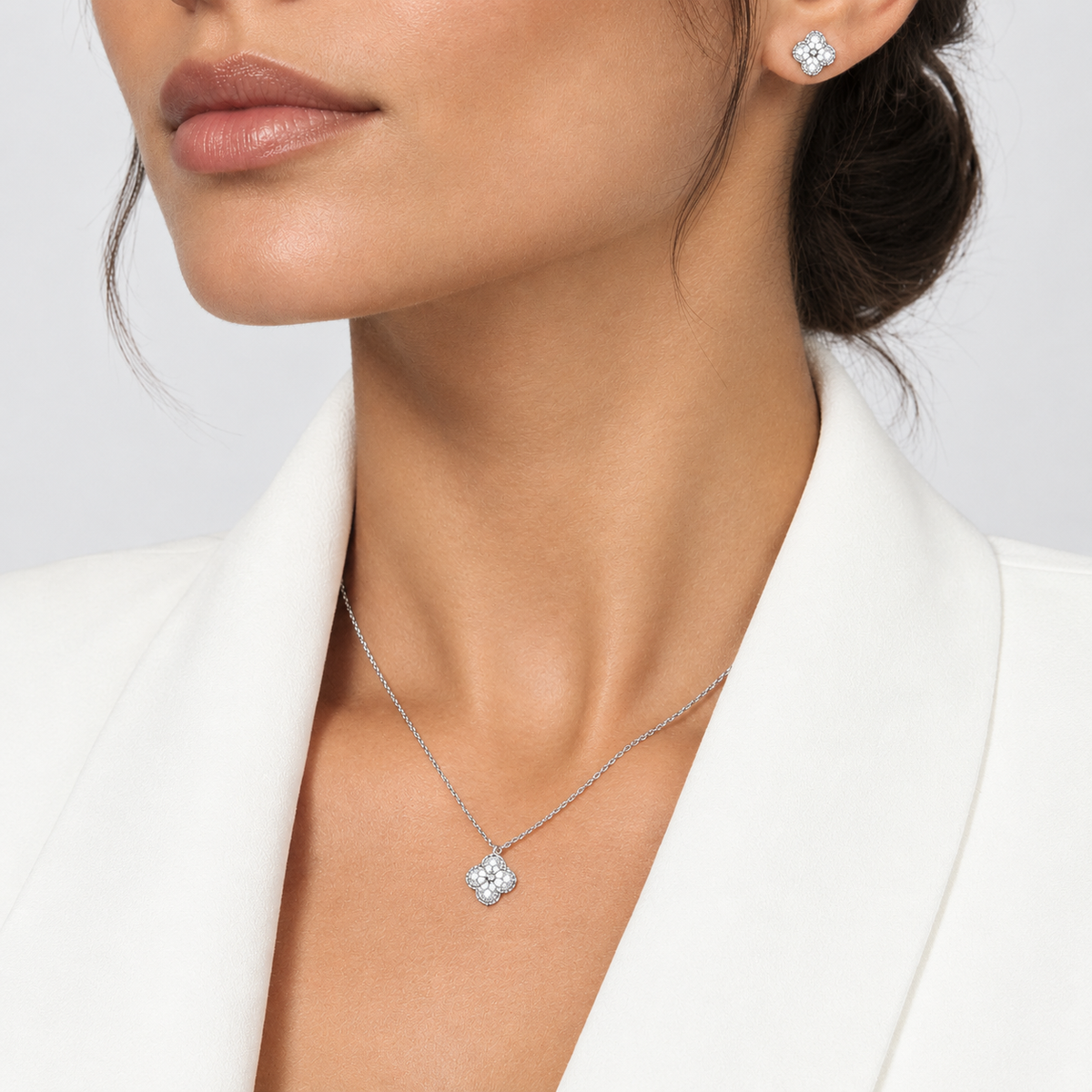 Sweet Alhambra pendant - 18K White Gold - Diamond